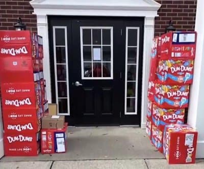 Thumbnail for Kentucky Boy Orders 70,000 Dum-Dum Lollipops on Mom’s Phone—Amazon Delivers Mayhem
