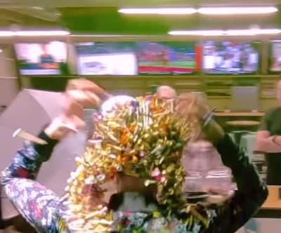 Thumbnail for California Woman Stuffs 711 Golf Tees Into Hair, Guinness Judge Baffled